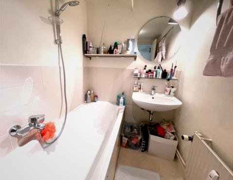 Studio + chambre en mezzanine à 1300 Wavre