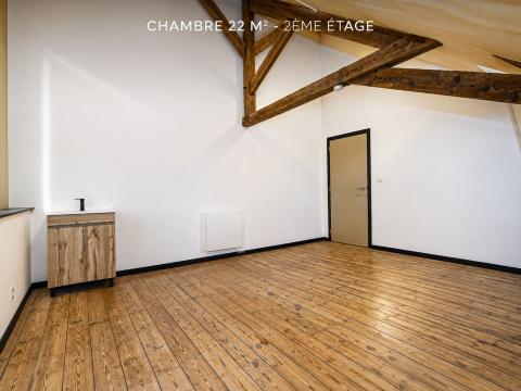 Grande chambre 22 m² avec poutres – 500 € tout compris