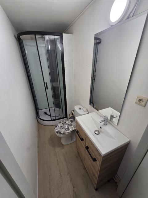 🏡 STUDIO À LOUER À TOURNAI – 550 € – INTERNET COMPRIS – DOMICILIATION OK