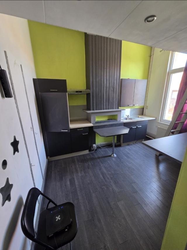 🏡 STUDIO À LOUER À TOURNAI – 550 € – INTERNET COMPRIS – DOMICILIATION OK