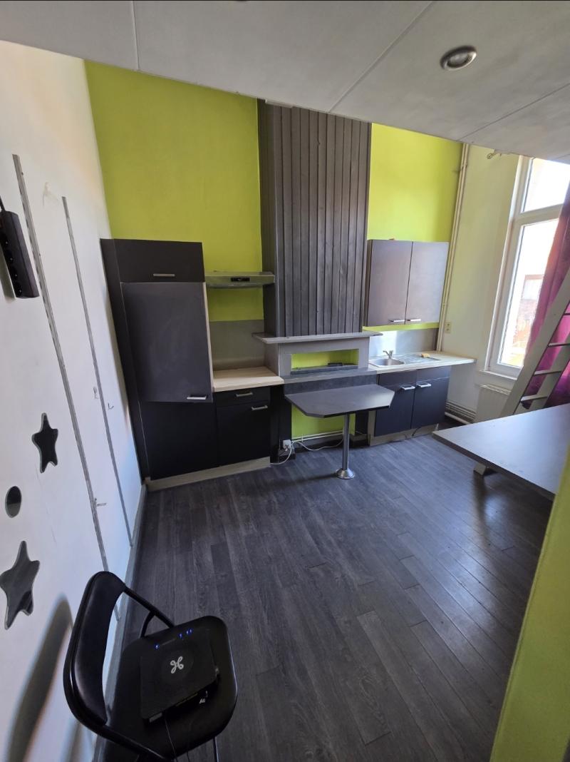 🏡 STUDIO À LOUER À TOURNAI – 550 € – INTERNET COMPRIS – DOMICILIATION OK